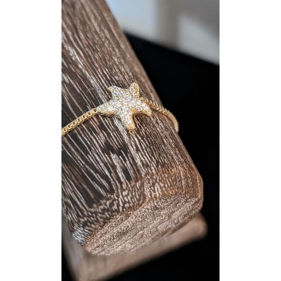 Gold Tone Box Chain Sparkle Starfish Adjustable Rhodium Plated Bracelet - Picture 2 of 9